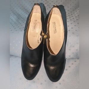 Michael Kors Sammy ankle booties. size 9